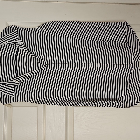 Theory Durlia Black and White Striped Sleeveless Blouse - Picture 1 of 8